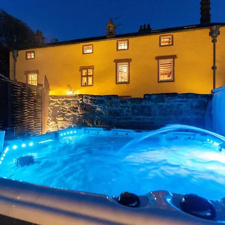 Haile Hall - With Hot Tub - Private Wing With 4 Huge Ensuite Bedrooms In Historic Country House Only 14 Miles From Scafell Pike - Wast Water Lake - Featuring In Countrylife 乡村民宿