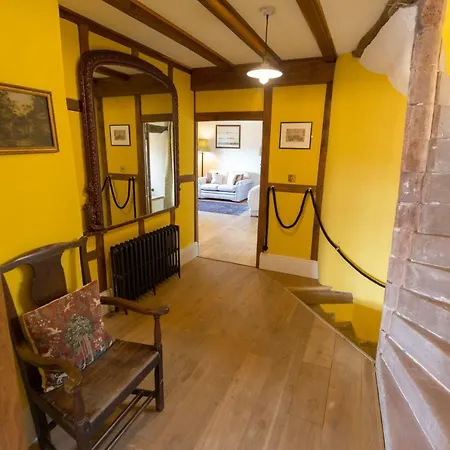 乡村民宿 Haile Hall - With Hot Tub - Private Wing With 4 Huge Ensuite Bedrooms In Historic Country House Only 14 Miles From Scafell Pike - Wast Water Lake - Featuring In Countrylife Egremont (Cumbria)