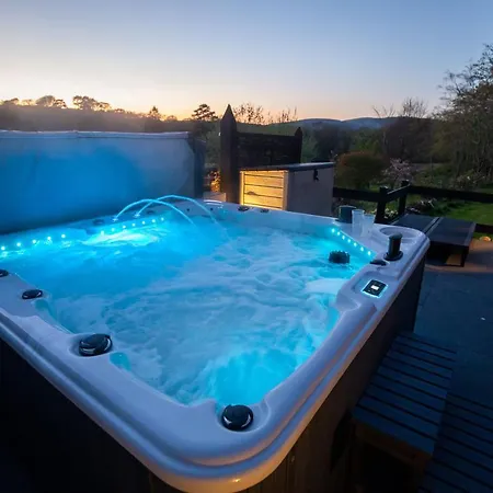 Haile Hall - With Hot Tub - Private Wing With 4 Huge Ensuite Bedrooms In Historic Country House Only 14 Miles From Scafell Pike - Wast Water Lake - Featuring In Countrylife Gospodarstwo wiejskie *