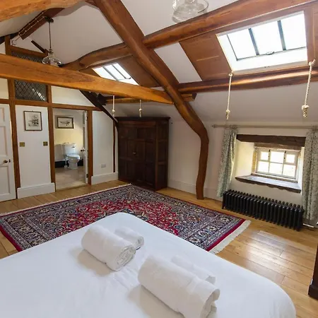 Haile Hall - With Hot Tub - Private Wing With 4 Huge Ensuite Bedrooms In Historic Country House Only 14 Miles From Scafell Pike - Wast Water Lake - Featuring In Countrylife Gospodarstwo wiejskie