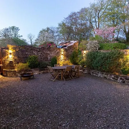 Haile Hall - With Hot Tub - Private Wing With 4 Huge Ensuite Bedrooms In Historic Country House Only 14 Miles From Scafell Pike - Wast Water Lake - Featuring In Countrylife Gospodarstwo wiejskie