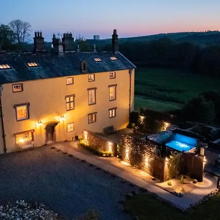 Haile Hall - With Hot Tub - Private Wing With 4 Huge Ensuite Bedrooms In Historic Country House Only 14 Miles From Scafell Pike - Wast Water Lake - Featuring In Countrylife Gospodarstwo wiejskie *